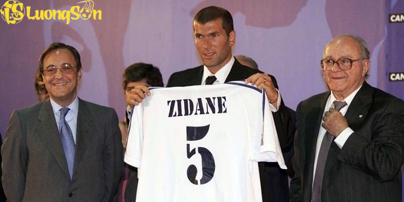 Chiếc áo số 5 đã trở thành huyền thoại cùng Zinedine Zidane