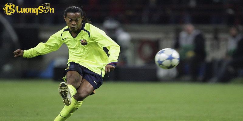 Huyền thoại Ronaldinho - chân đá phạt thượng hạng